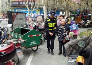 老人身體不適，幸遇宗保隊員 --臨平市容項目將身體不適老人送回家