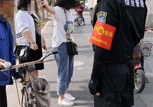 流氓騷擾兩婦女  市容隊員急援救 ——宗保公司駐六灶市容項目隊員