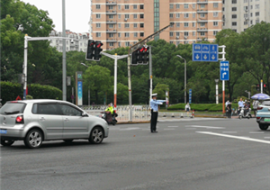 老人手寫(xiě)感謝信  點(diǎn)贊輔警“好樣的” ——宗保公司駐莘莊梅隴交通