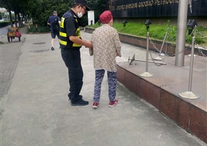 助人為樂(lè )展風(fēng)采系列——宗保公司駐高橋市容項目隊員幫助迷路老人