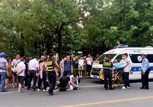 交通事故人昏迷   路遇救助受贊揚——三林市容項目隊員積極救助傷