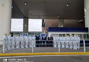 創(chuàng  )始人馮中?？赐繂?wèn)公司駐浦東機場(chǎng)防疫輔助隊員