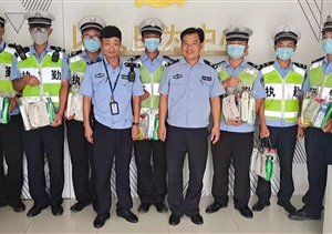 余杭區中泰街道交警工作站領(lǐng)導慰問(wèn)民泰隊員
