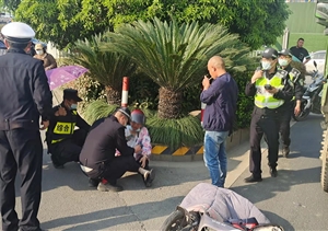 巡邏途中遇車(chē)禍 緊急救助顯擔當—閑林街道城管項目隊員救助車(chē)禍受