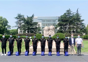 上海市保安服務(wù)行業(yè)協(xié)會(huì )領(lǐng)導慰問(wèn)宗保公司員工