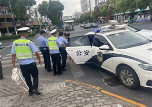 女子輕生欲跳河 隊員急救脫險情—宗保公司駐歙縣項目隊員救下欲跳