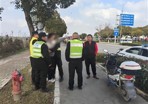 男孩走散父親急 員工幫尋顯溫情—宗保公司員工幫助找到走散男孩