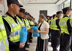 宗保公司員工受到甲方單位領(lǐng)導看望慰問(wèn)